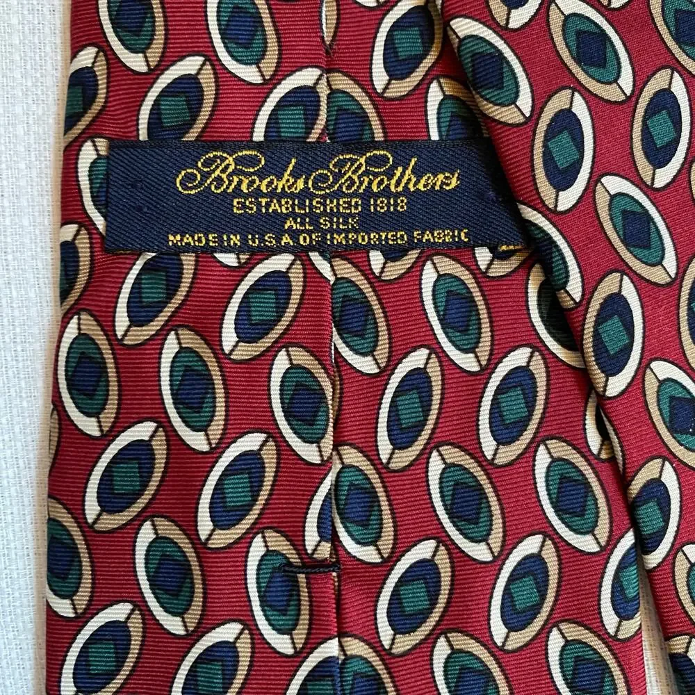 Brooks Brothers Deep Red Oval Print Silk Tie Made‎ in the USA Very Nice